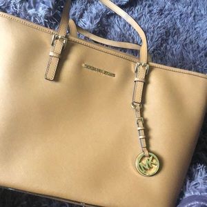 Brand new never used Michael Kors purse Tan